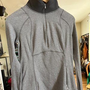 Lululemon athletica long sleeve shirt with thumb holes - size small